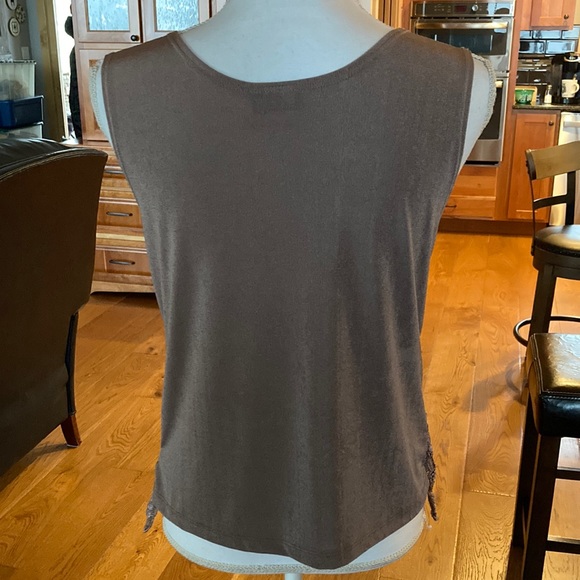 Vejaiz Designs beautiful Women's lace tank taupe - Picture 2 of 6